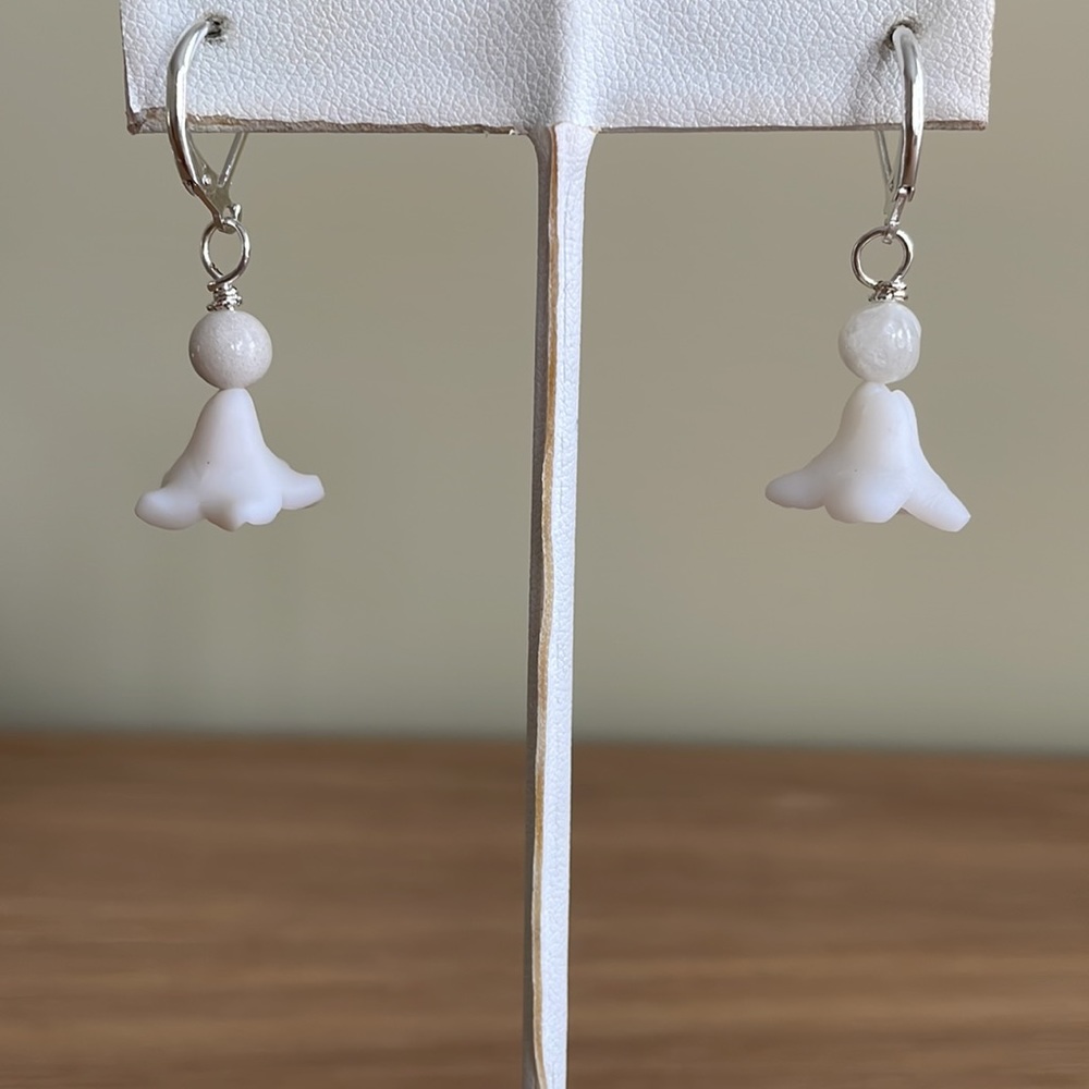 HAND CRAFTED EARRINGS Little White Ghosts - Picture 8 of 12